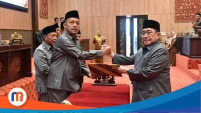 Serah terima berkas Raperda dan APBD antara Wakil Bupati, H Imam Hasyim dengan Ketua DPRD Kabupaten Sumenep, H. Zainal Arifin
