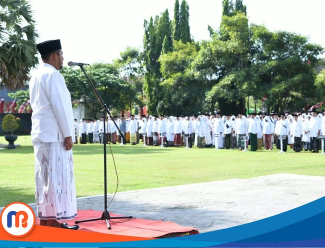 Bupati Sumenep, Achmad Fauzi Wongsojudo, saat memimpin Apel Peringatan Hari Santri Nasional (HSN) 2025 di Halaman Kantor Bupati Sumenep, Rabu (22/10/2025)
