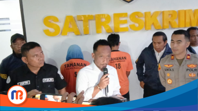 Kasat Reskrim Polres Pamekasan, Iptu Doni Setiawan, saat menggelar konferensi pers kasus pembunuhan