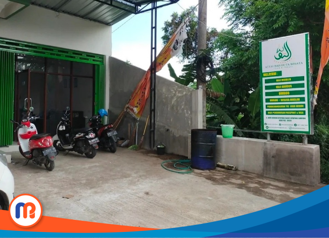 kantor PT AT-TAUBAH DUTA WISATA yangbberalamat di Jl. RayaBundan, Ketapang, Barat, Kec. Ketapang, Kab. Sampang