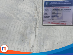 Baru Dua Bulan Selesai, Proyek Jalan Rp1,9 Miliar di Sreseh Sampang Sudah Retak