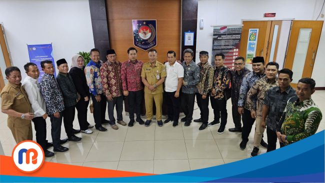 Pimpinan dan dua perwakilan dari fraksi DPRD Sampang saat berkunjung ke kantor Kemendagri