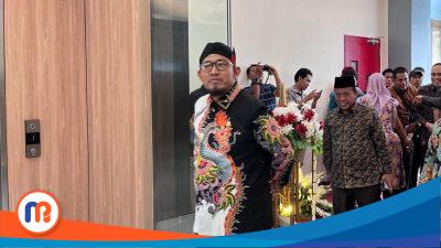 Bupati Sumenep Achmad Fauzi Wongsojudo saat diwawancarai jurnalis media ini