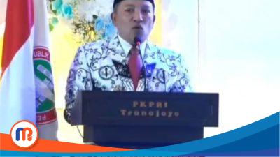 Bupati Sampang saat memberikan sambutan di acara HUT PGRI di Sampang