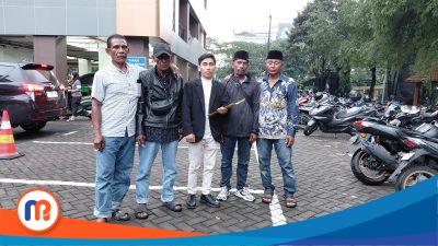 Perwakilan nelayan madura di dampingi kuasa hukum berada di Polda Jatim