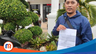 Rosi, Aktivis Samoang saat menunjukkan SP2HP