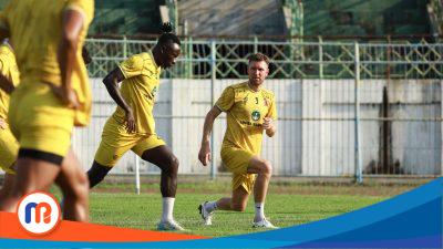 Valerii Grishiin saat melakukan latihan di lapangan