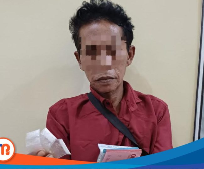 Seorang pria berinisial E.H. (55) yang diduga terlibat dalam peredaran sabu di Desa Talango, Kecamatan Talango, Selasa (02/12/2025) sekitar pukul 16.30 WIB
