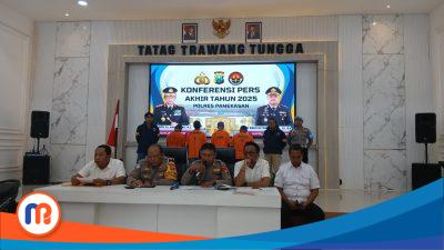 Kapolres pamekasan bersama jajaran konfrensi pers digedung tatakrawa tungga