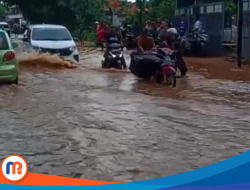Diguyur Hujan Sejak Pagi, Jalan Raya Ketapang Sampang Kebanjiran