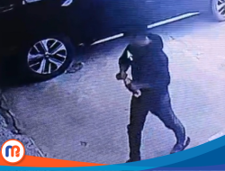 Aksi Pencurian Terekam CCTV di Banyuates Sampang, Pelaku Sempat Beli Pulsa Sebelum Gasak Motor