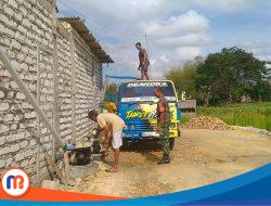 Babinsa Tlanakan Dampingi Penyaluran Bantuan Air Bersih untuk Warga Dusun Gardu