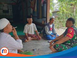 Babinsa Waru Laksanakan Komsos Usai Penanaman Jagung Bersama Petani