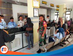 Babinsa Koramil Kota Bersama Petugas Lapas Amankan Kunjungan Warga Binaan di Pamekasan