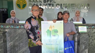 Berbagi Jelang Ramadhan, BPRS Bhakti Sumekar Tekankan Literasi Keuangan Syariah
