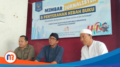 Potret kegiatan mimbar jurnalistik sekaligus penyerahan hibah 50 eksemplar buku PWRI Sumenep
