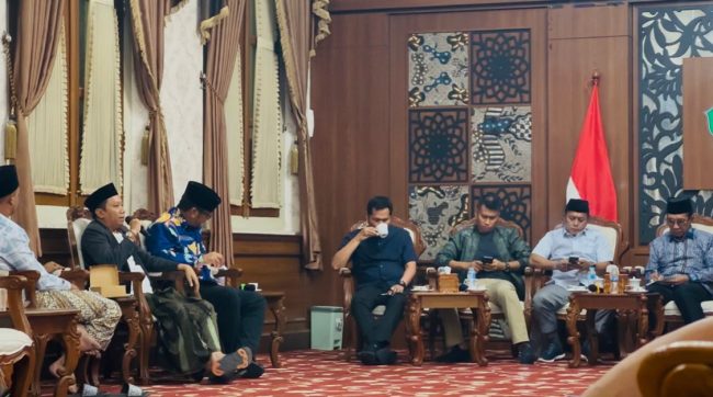 Owner PR Cahaya Pro, H. Fathor Rosi,menghadiri rapat koordinasi bersama Bupati