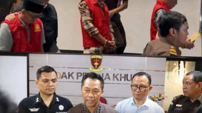 Kejati Jatim saat menetapkan empat tersangka korupsi dana BSPS Sumenep, Rugikan Negara Hingga Rp26,3 Miliar