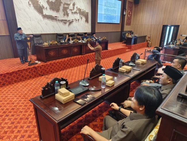 Potret DPRD Sumenep saat menggelar rapat paripurna soal tiga rancangan peraturan daerah (Raperda) strategis