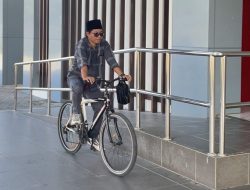 Tak Pakai Motor, Fraksi PDIP DPRD Sumenep Pilih Gowes ke Kantor