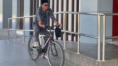 Tak Pakai Motor, Fraksi PDIP DPRD Sumenep Pilih Gowes ke Kantor