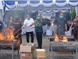 Kejari Pamekasan Musnahkan Barang Bukti dari 85 Perkara Berkekuatan Hukum Tetap