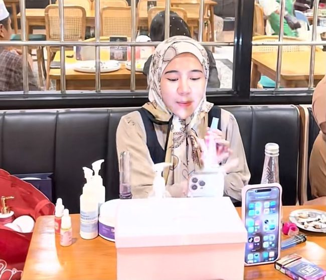saat mempromosikan produknya secara online