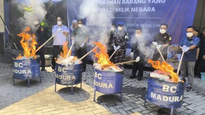 Pemusnahan jutaan batang rokok ilegal oleh Bea dan Cukai Madura