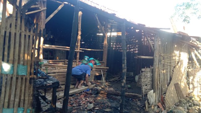 Dapur milik pasutri lansia di Sampang yang terbakar akibat korsleting listrik