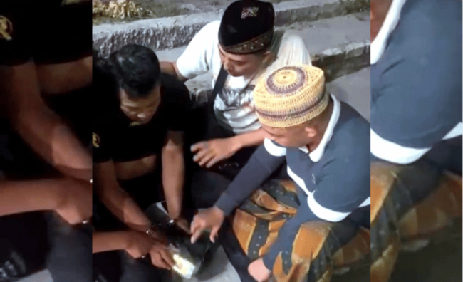 Seorang pria yang diduga memiliki narkotika jenis sabu-sabu seberat 1kg saat ditangkap Tim Ditresnarkoba Polda Jatim di Banyuates, Sampang, Madura. (Doc. Istimewa).